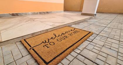 2 bedroom apartment + 2 bathrooms + private courtyard for vacation rental