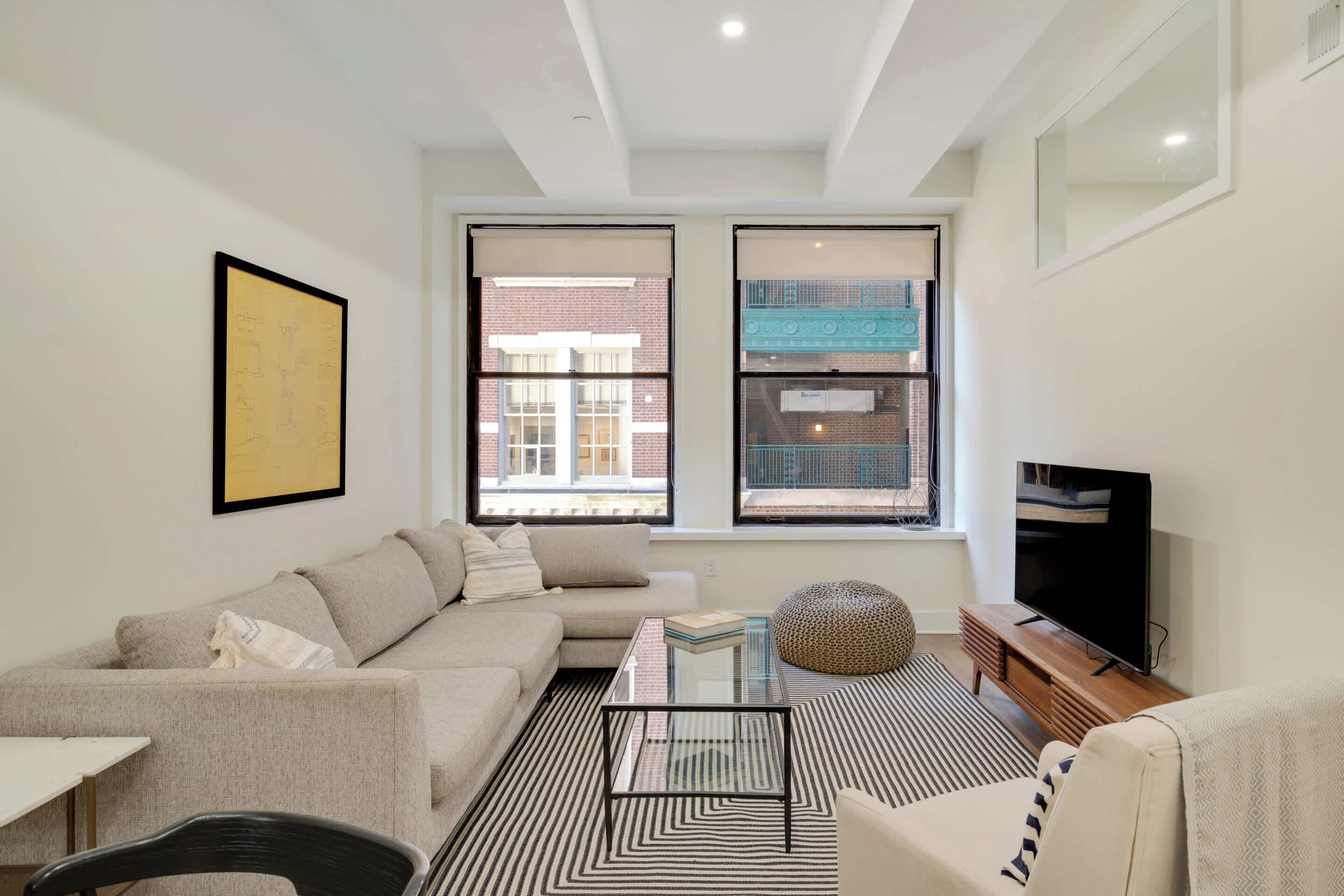 Televisión y oficina 