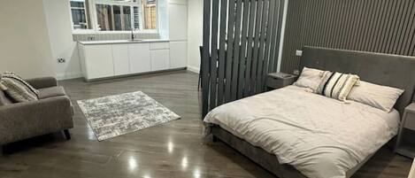 2 habitaciones, tabla de planchar con plancha, wifi y ropa de cama