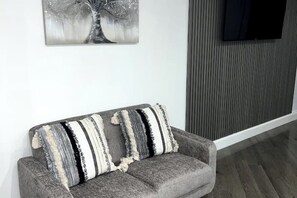 Living area - 2 Massive Luxury Garden Studios with Gym Access (Dagenham)