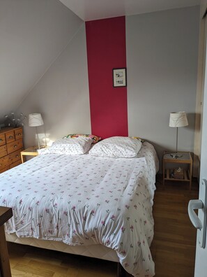 2 Schlafzimmer, Bügeleisen/Bügelbrett