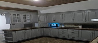 5-bedroom, 2 baths house with WiFi, AC in Woodbrook. Near many mas camps.