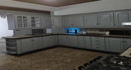 5-bedroom, 2 baths house with WiFi, AC in Woodbrook. Near many mas camps.