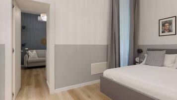 1 bedroom, desk, WiFi, bed sheets