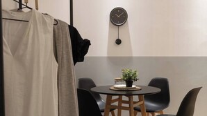 A dining area with a round table, four black chairs, and a potted plant. - Stylish Gem in Historic Trieste for 4 guests (Trieste)
