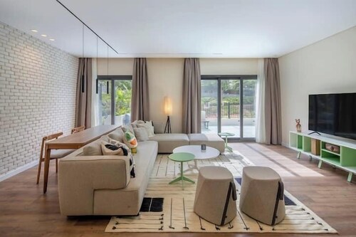 Rivera 2bedroom with Garden Eastown near EDNC Mall