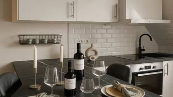 Apartment, Courtyard View | Private kitchen