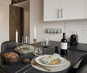 Apartamento, vistas al patio | Cocina privada | Máquina de café espresso y hervidor eléctrico