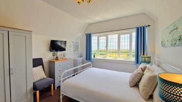 Doppelzimmer, Meerblick | Hochwertige Bettwaren, individuell dekoriert, individuell eingerichtet