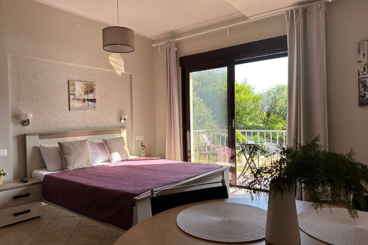 Studio, balcon, vue baie