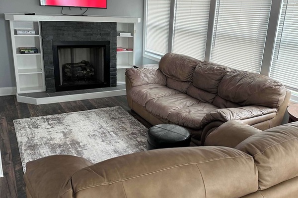 Smart TV, fireplace