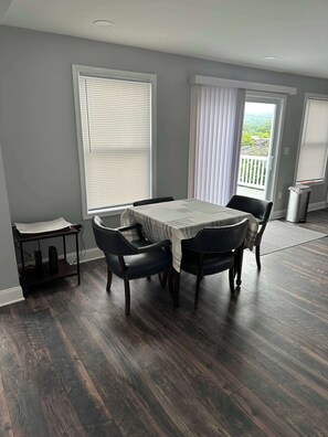 Dining - Spacious 4-bedroom, 3.5-bath lakeview house with AC, WiFi in charming Port Henry (Port Henry)