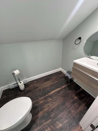 Spacious 4-bedroom, 3.5-bath lakeview house with AC, WiFi in charming Port Henry