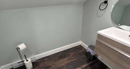 Spacious 4-bedroom, 3.5-bath lakeview house with AC, WiFi in charming Port Henry