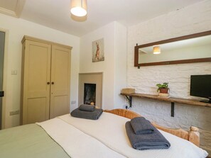 2 bedrooms, individually decorated, individually furnished, free WiFi