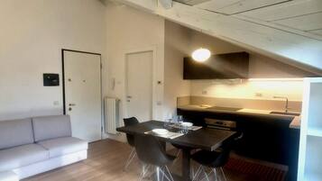 Apartment, 1 Bedroom, Accessible, Smoking | Living room