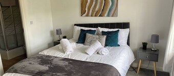 Charming 3-bedroom Norwich Retreat With Garden & Private Parking