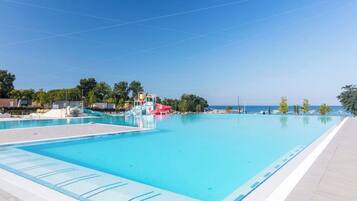3 outdoor pools