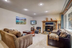 캐빈, 침실 2개 | 거실 공간