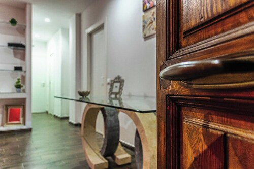 TRIBUNALE BASEMENT APARTMENT 