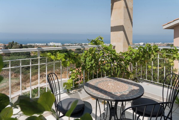 Casa, vistas al mar | Balcón