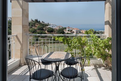 Phaedrus Living: Seaview Hilltop Maisonette