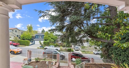 Russell House Near Hollywood & Griffith Park 3 Bedroom Home