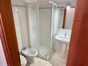 Shower, bidet, towels, toilet paper - Structure with pool in the Apulian countryside, for a relaxing getaway (Puglia)