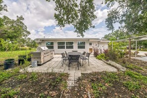 House, 3 Bedrooms | Outdoor dining