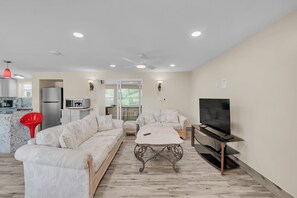 Ferienhaus, 3 Schlafzimmer | Wohnbereich | Smart-TV, Streaming-Dienste