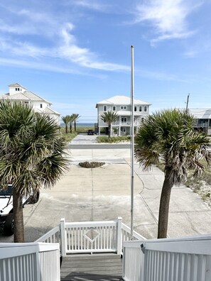 House, 4 Bedrooms | Property grounds