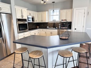 House, 4 Bedrooms | Private kitchen | Fridge, oven, coffee/tea maker, toaster