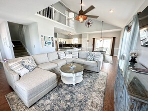 House, 4 Bedrooms | Living area