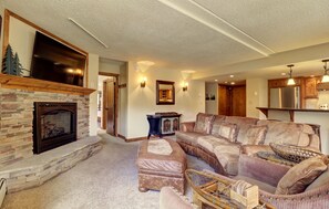 Condo, 2 Bedrooms | Living area