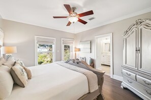 4 bedrooms, free WiFi, bed sheets - New Listing! Rooftop Terrace with Peekaboo Gulf Views! Steps to Beach Access! (Santa Rosa Beach)