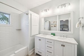 Hair dryer, towels - New Listing! Rooftop Terrace with Peekaboo Gulf Views! Steps to Beach Access! (Santa Rosa Beach)