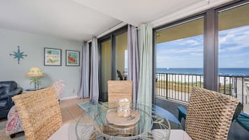 Condo, 1 Bedroom | Tempat makan