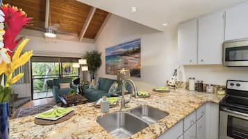Condo, 2 Bedrooms | Interior