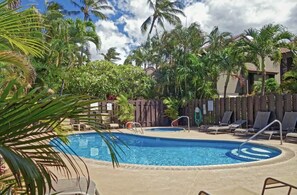 Condo, 2 Bedrooms | Kolam renang