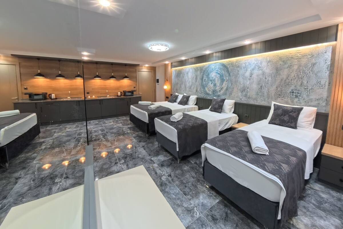 Spa | Couples treatment rooms, sauna, hot tub, steam room, hot springs