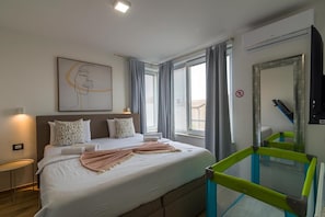 Iron/ironing board, WiFi, bed sheets