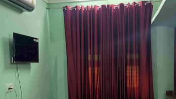 2 habitaciones, tabla de planchar con plancha, wifi y ropa de cama
