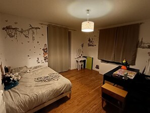 4 chambres, fer et planche à repasser, Wi-Fi, draps fournis