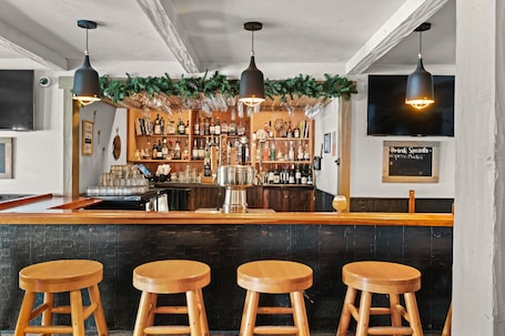Bar (on property). Jessie's Harvest House Suite