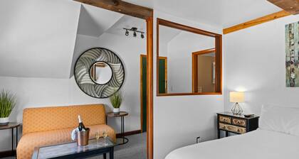 Jessie's Harvest House Suite