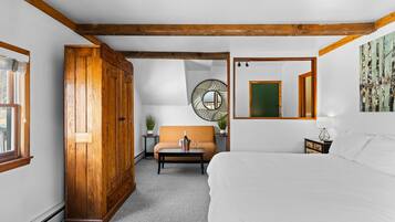 1 bedroom, desk, iron/ironing board, WiFi