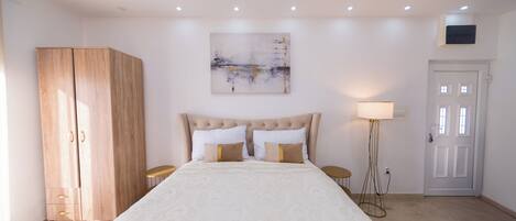 1 dormitorio, tabla de planchar con plancha, wifi