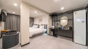 Family Twin Room | Blackout curtains, soundproofing, free WiFi