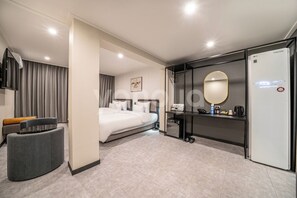 Habitación familiar con 2 camas individuales | Cortinas opacas, sistema de insonorización, wifi gratis
