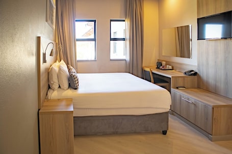 Family Quadruple Room | Desk, laptop workspace, free WiFi, bed sheets. Regal Inn Hotel